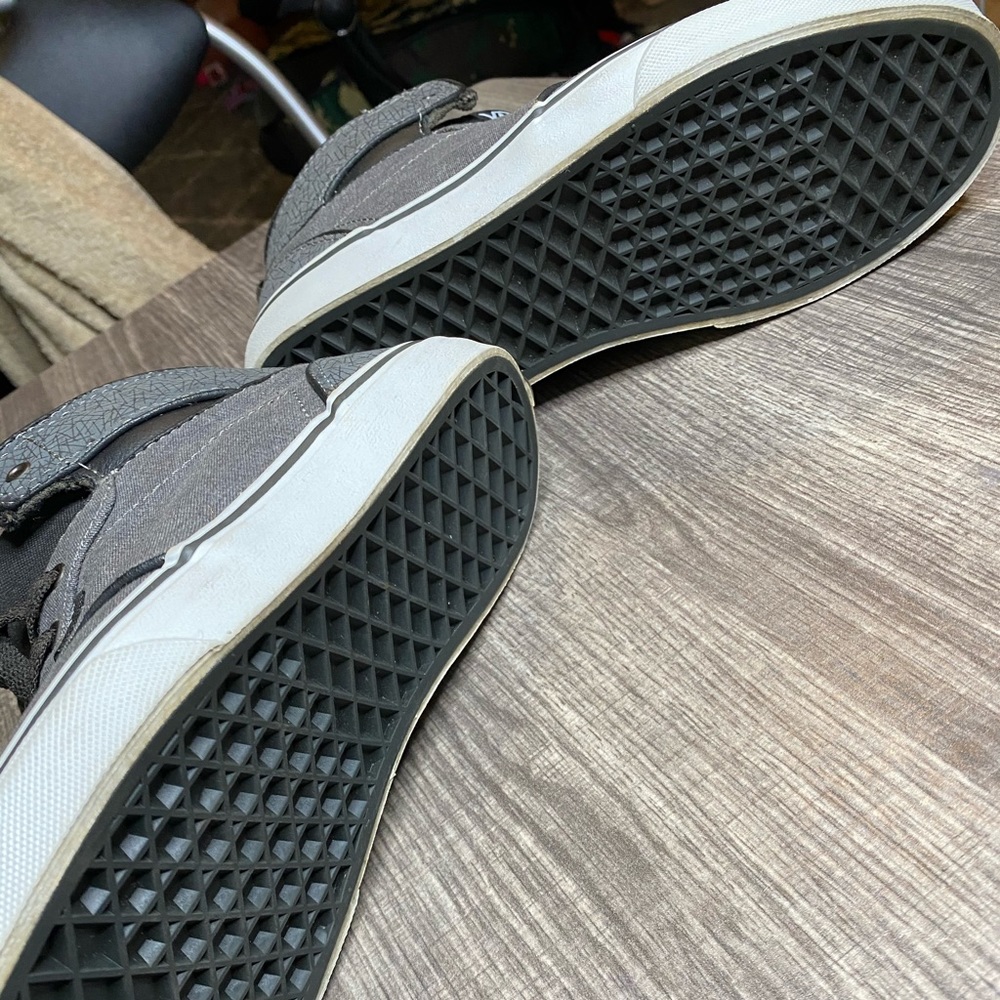 Gently used| VANS WOMEN SHOES - Picture 4 of 5